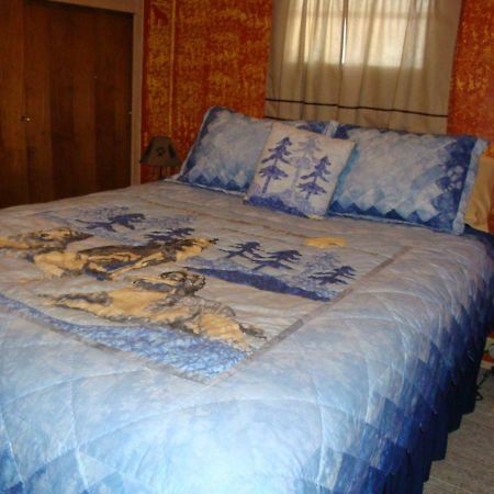 Yellowstone Wildlife Cabins West Yellowstone Bagian luar foto
