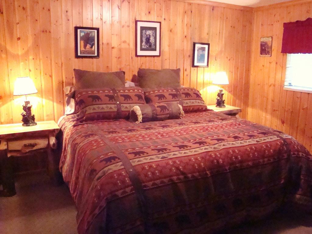 Yellowstone Wildlife Cabins West Yellowstone Bagian luar foto