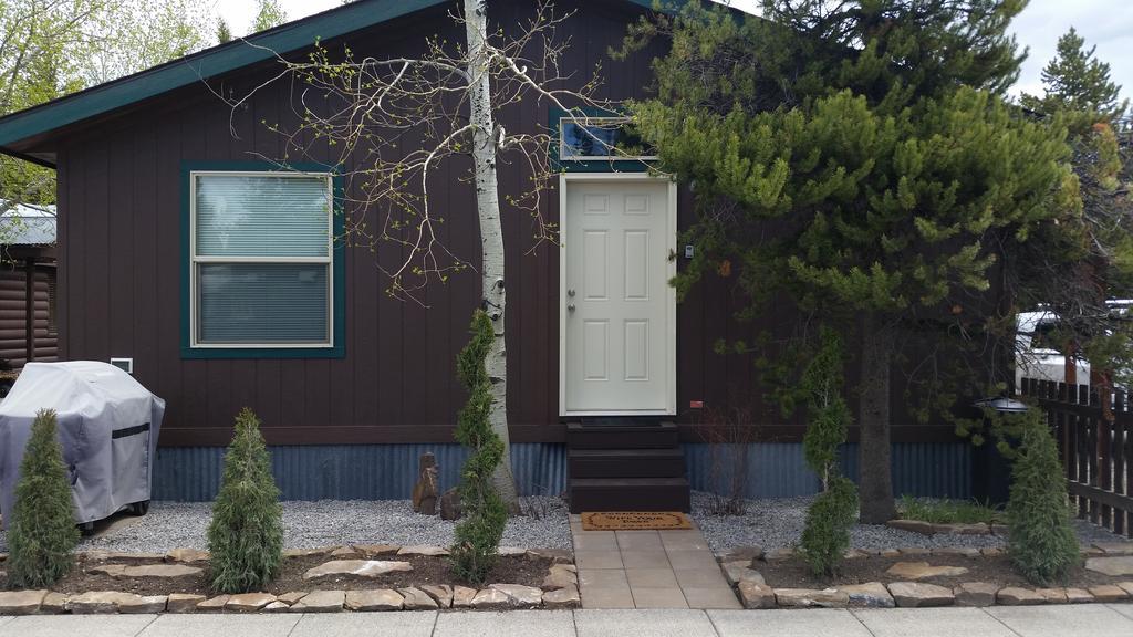 Yellowstone Wildlife Cabins West Yellowstone Bagian luar foto