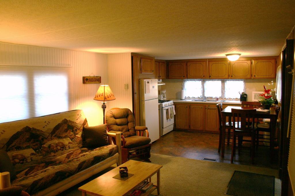 Yellowstone Wildlife Cabins West Yellowstone Bagian luar foto