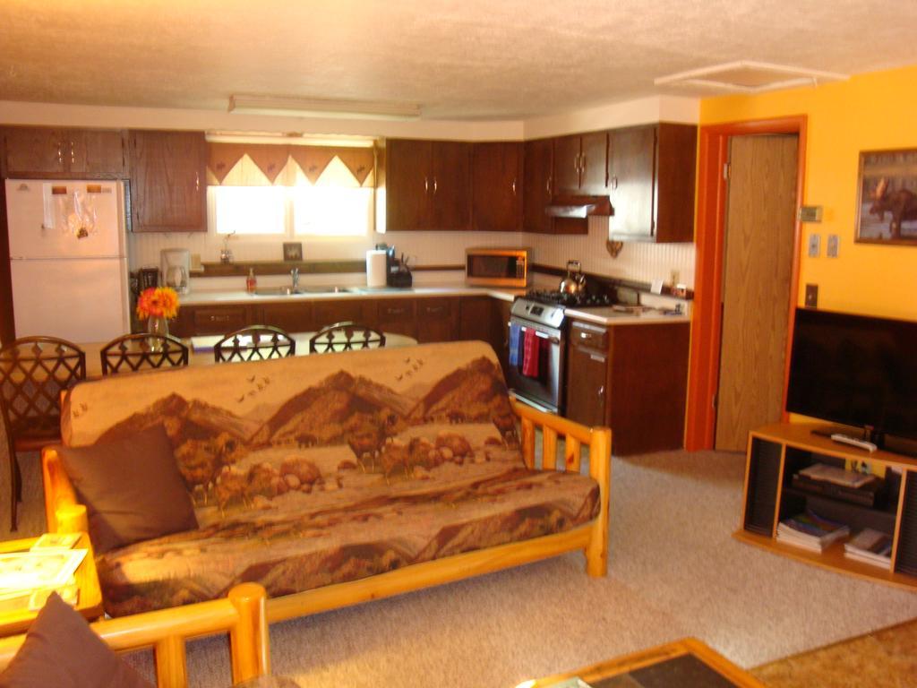 Yellowstone Wildlife Cabins West Yellowstone Bagian luar foto