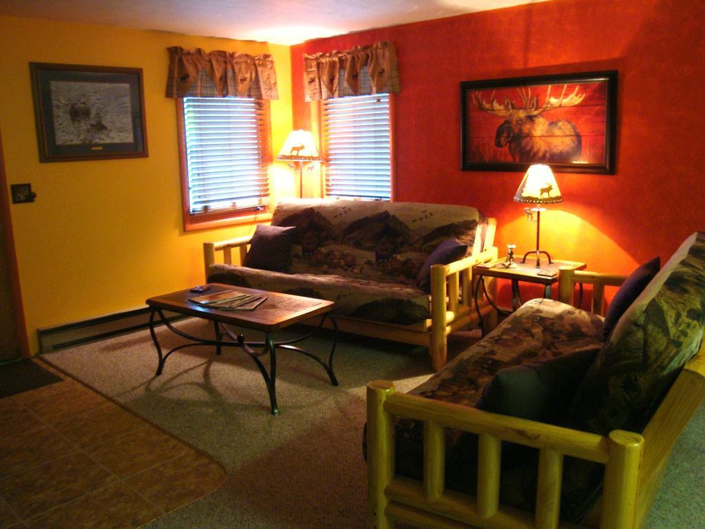 Yellowstone Wildlife Cabins West Yellowstone Bagian luar foto