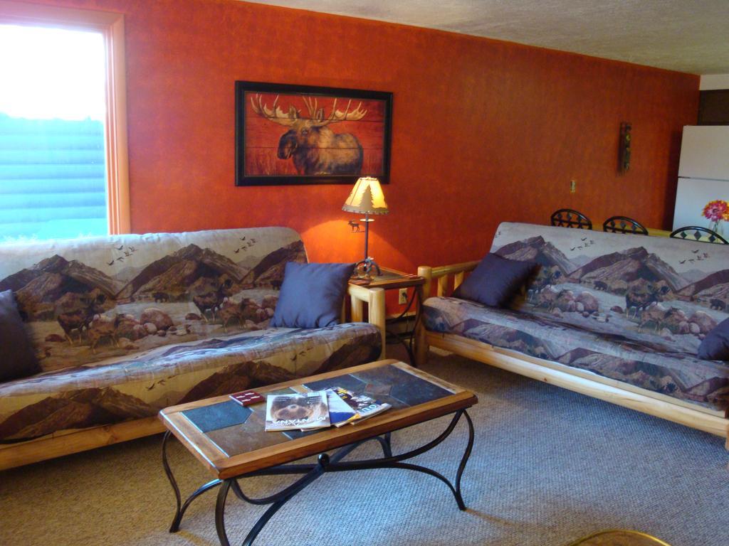 Yellowstone Wildlife Cabins West Yellowstone Bagian luar foto