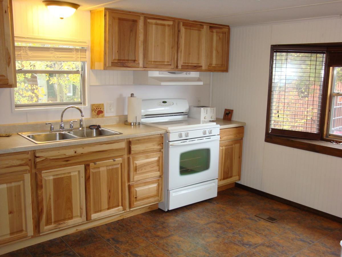 Yellowstone Wildlife Cabins West Yellowstone Bagian luar foto
