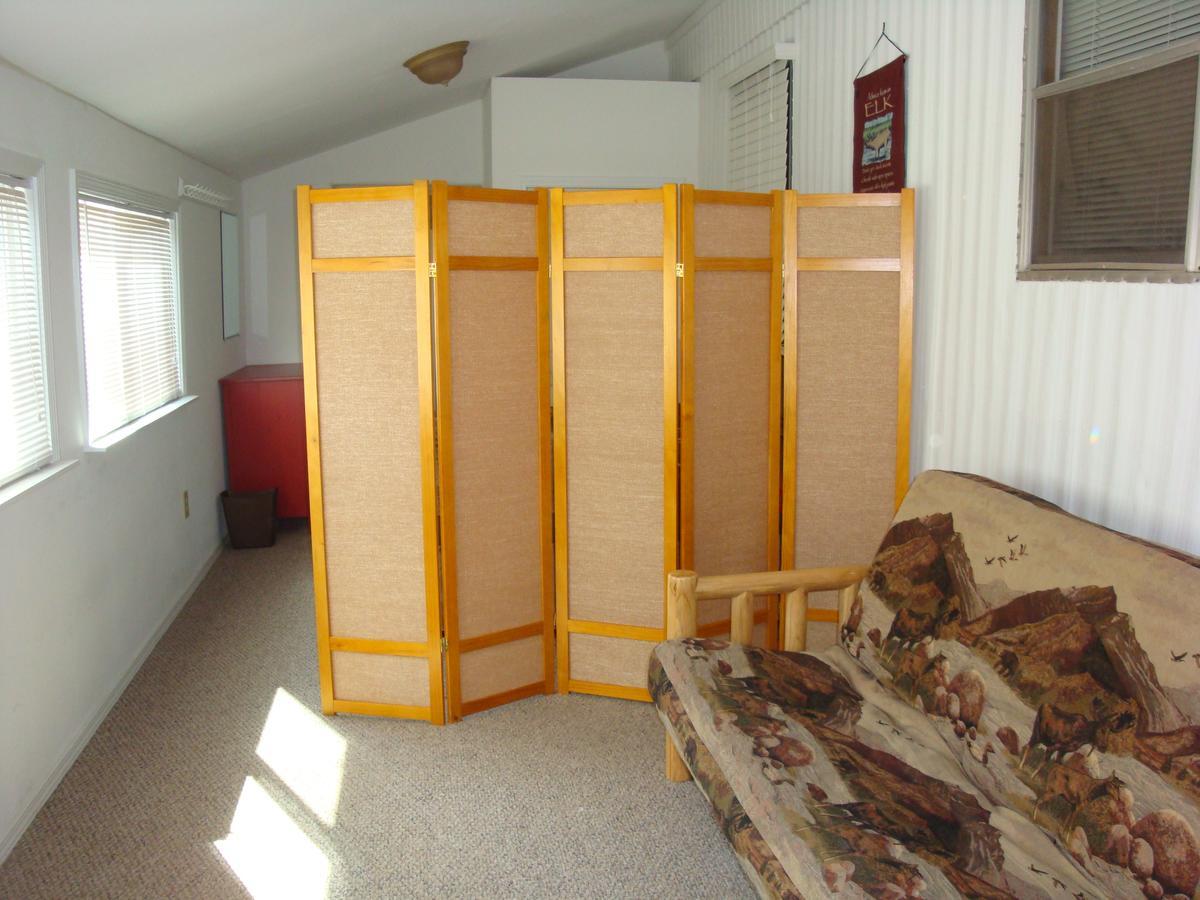 Yellowstone Wildlife Cabins West Yellowstone Bagian luar foto