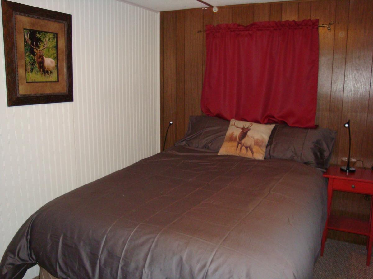 Yellowstone Wildlife Cabins West Yellowstone Bagian luar foto