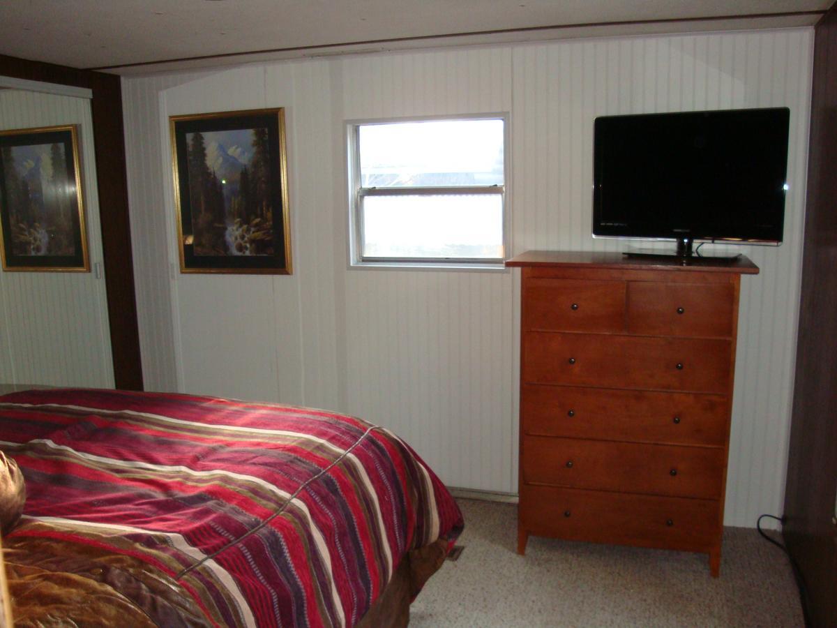 Yellowstone Wildlife Cabins West Yellowstone Bagian luar foto