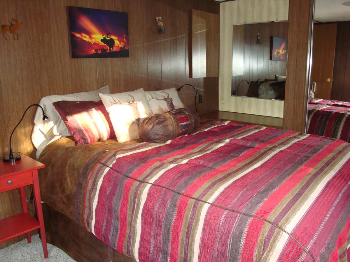 Yellowstone Wildlife Cabins West Yellowstone Bagian luar foto