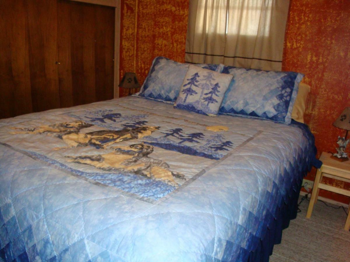 Yellowstone Wildlife Cabins West Yellowstone Bagian luar foto
