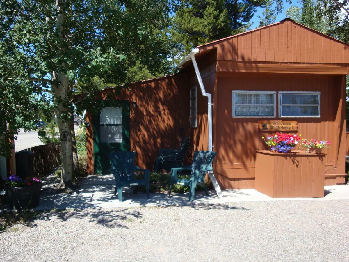Yellowstone Wildlife Cabins West Yellowstone Bagian luar foto