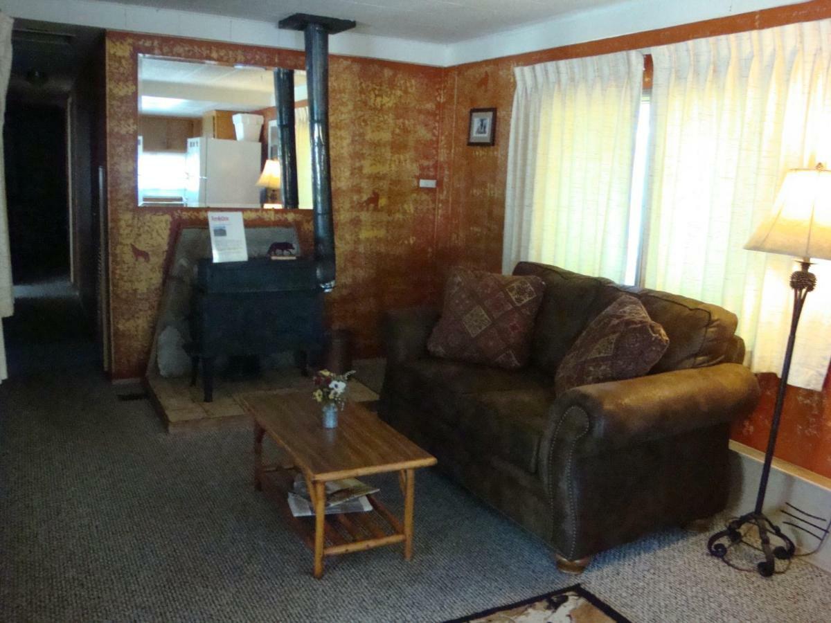 Yellowstone Wildlife Cabins West Yellowstone Bagian luar foto