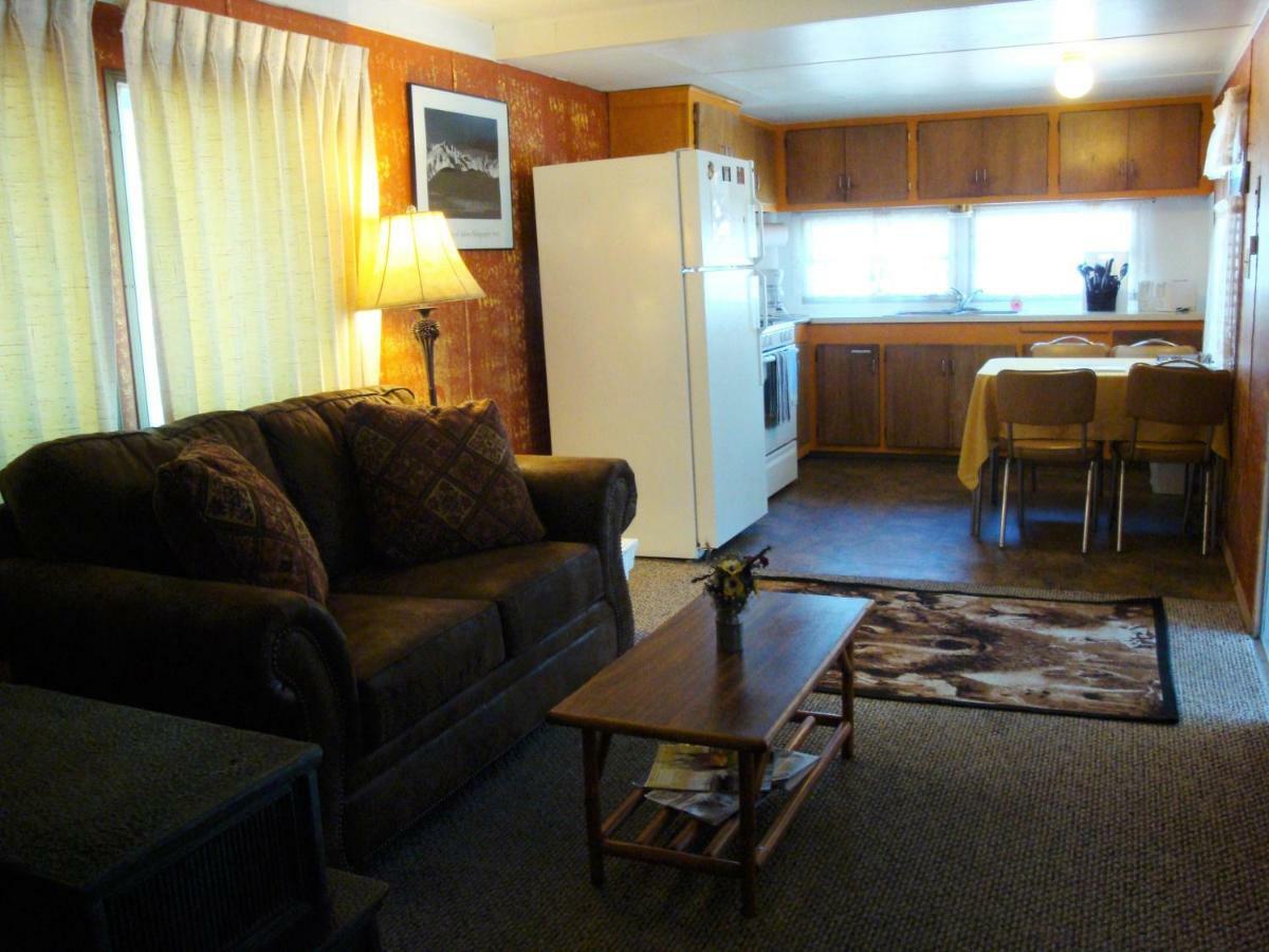 Yellowstone Wildlife Cabins West Yellowstone Bagian luar foto